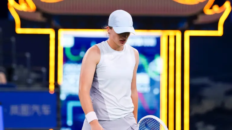 Iga Świątek się wycofała. "Każdy ma wzloty, upadki i życiowe trudności" - Tenis - INFBusiness