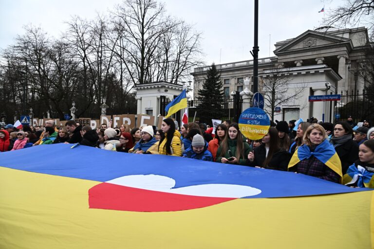 Polska opinia publiczna coraz mniej przychylna wsparciu Ukrainy. - INFBusiness