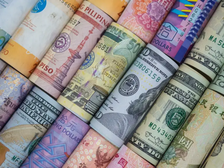 Notowania walutowe, 7.10.2025. Jaki kurs dolara, euro, franka i funta? - INFBusiness