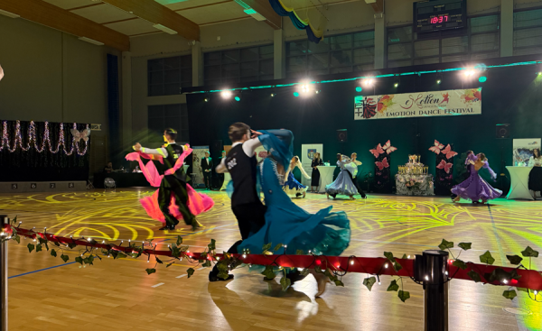 Nadzwyczajne uniesienia towarzyszyły jubileuszowej, piątej edycji ogólnopolskiego konkursu tańca towarzyskiego eMotion Dance Festival. Miejscem zmagań, niespotykanej żarliwości i artystycznej ekspresji stała się hala sportowo-widowiskowa przy Szkole Podstawowej z Oddziałami Mistrzostwa Sportowego w Oświęcimiu. Strategicznym sponsorem i partnerem wydarzenia była firma Austrotherm. Oświęcimskie Dni Taneczne - INFBusiness