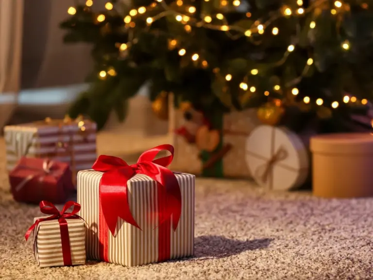 Więcej niż 50% Polaków deklaruje, iż w kwestii upominków nie skłaniają się do zakupu z drugiej ręki. Aczkolwiek istnieje grupa, która niekiedy z tej możliwości korzysta. Prezent z drugiej ręki na gwiazdkę? Ci ludzie to akceptują - INFBusiness