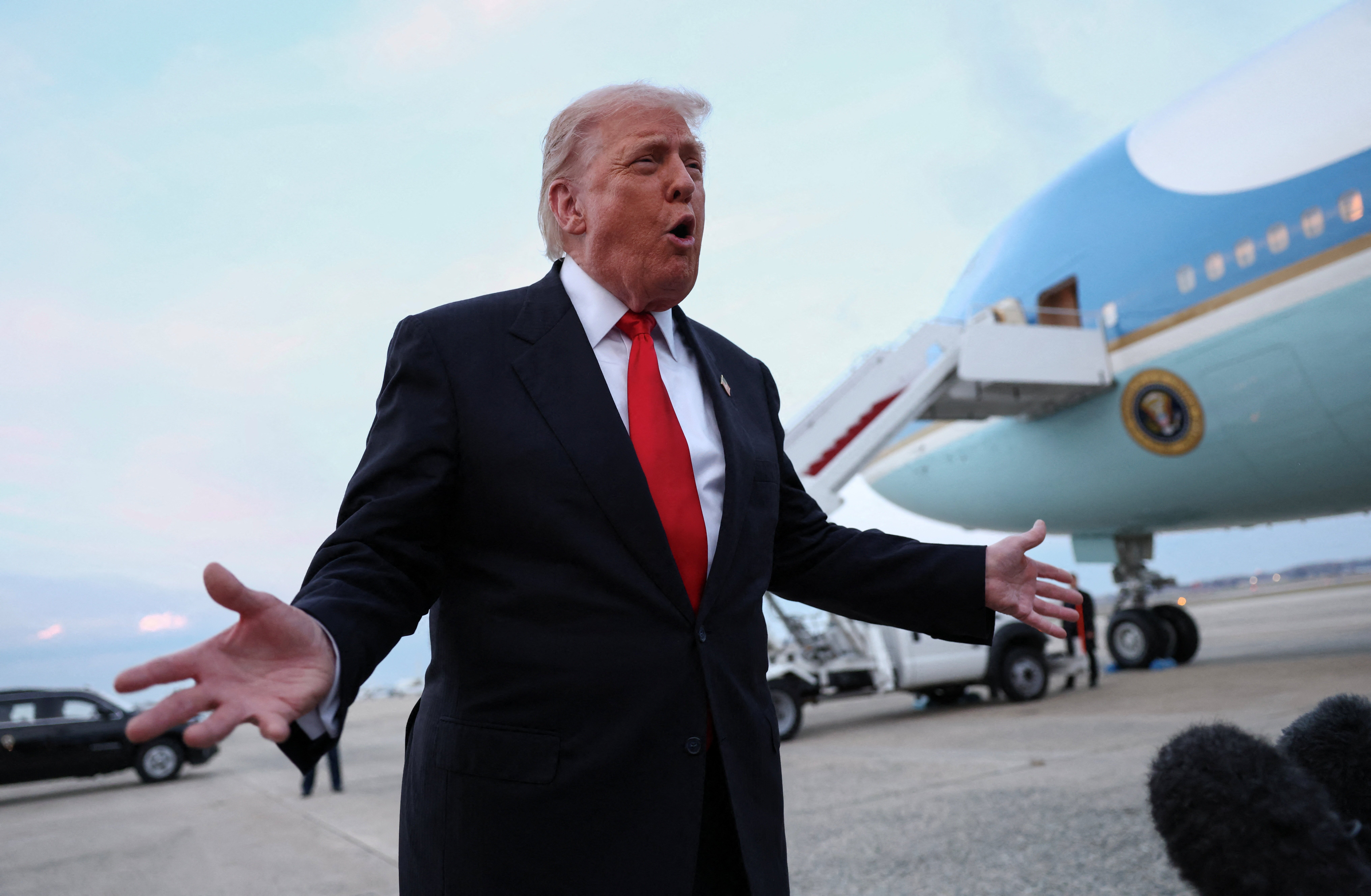 USA: Zamknięcie rządu zakończone. Jak to wpłynie na Trumpa i Demokratów? - INFBusiness