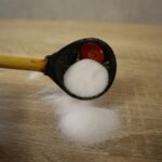 Co się stanie, jeśli całkowicie zrezygnujesz z soli na miesiąc: konsekwencje