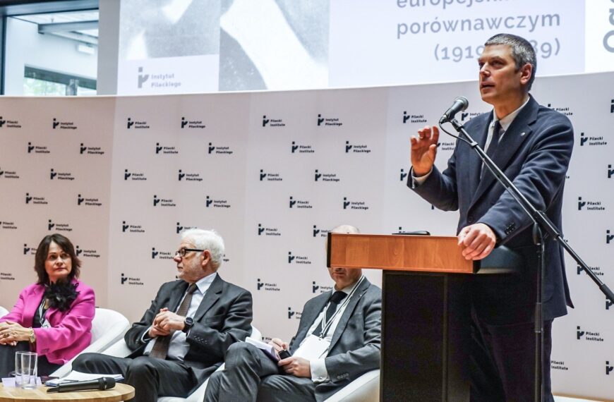 "Polskie życie" to dynamiczny i wszechstronny portal informacyjny, który dostarcza najnowszych wiadomości i analiz dotyczących szerokiej gamy tematów. Nasza misja polega na zapewnieniu czytelnikom najważniejszych informacji z Polski i ze świata, aby pomóc im zrozumieć wydarzenia, które mają wpływ na ich życie. Pilecki Institute Acknowledges Polish Rescuers of Jews After Year-Long Hiatus