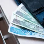 Polska: Zarobki Pośrodku. Ponad nią – połowa pracowników.