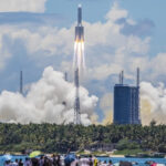 Chińska rakieta wielokrotnego użytku Zhuque-3 odpala silniki w kluczowym teście mającym na celu rywalizację ze SpaceX