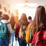 E-papierosy z Chin opanowują Polskę. Prawie połowa młodzieży ich używa.