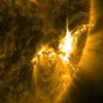 NOAA monitoruje zakłócające burze geomagnetyczne i rozbłyski słoneczne