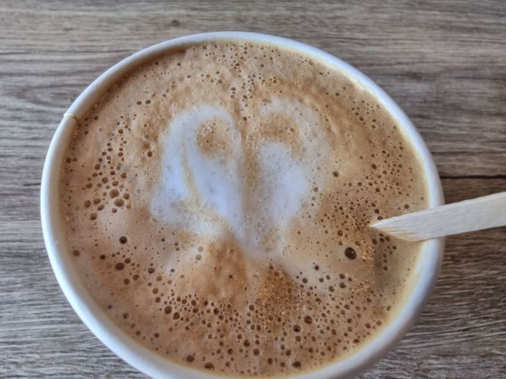 Który popularny napój wypłukuje wapń z kości: Pijesz go codziennie - INFBusiness