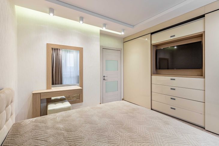 Dlaczego nie powinieneś mieć telewizora w sypialni: Lekarze wyjaśniają, jak technologia szkodzi nie tylko snu, ale i relacjom z innymi. - INFBusiness