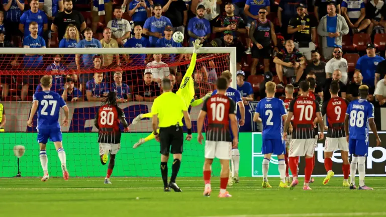 Lech Poznań upokorzony! Polski mistrz uległ Lincoln Red Imps – Liga Konferencji UEFA. - INFBusiness