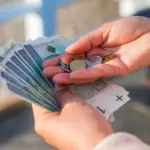 Nowe progi dochodowe dla emerytów od grudnia 2025. Jakie zarobki nie spowodują zawieszenia wypłaty?