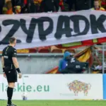Liga: Arbiter Paweł Raczkowski zakończył spotkanie. Awantura w Białymstoku – Liga