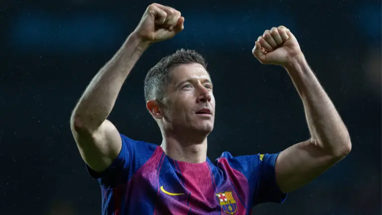 Robert Lewandowski raz jeszcze dał odpór krytycznym głosom na murawie. Gracz FC Barcelony był kluczową postacią w spotkaniu wygranym z Celtą Vigo (4:2), zdobywając trzy bramki. Hat trick Lewandowskiego! Barcelona rozgromiła rywali. Komentarz po meczu. - INFBusiness