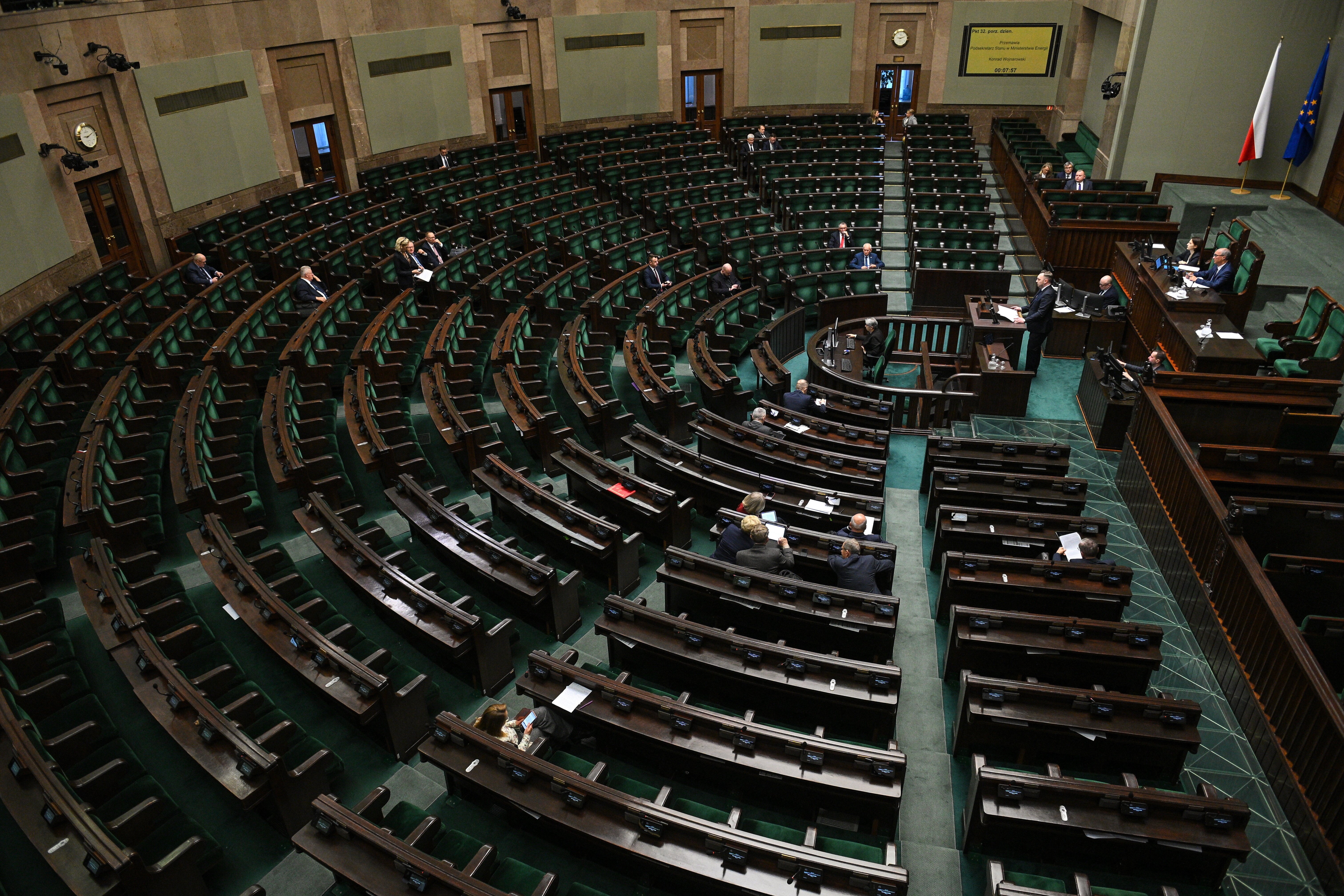 Ostatni pomiar CBOS. Sejm z czterema ugrupowaniami, reszta poza parlamentem. - INFBusiness