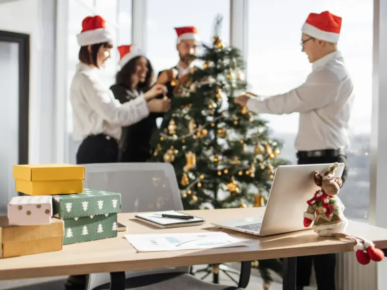 Prezydencka aprobata dla zmian w Kodeksie pracy zacznie obowiązywać 24 grudnia bieżącego roku. Jest to szczególny upominek dla wielu Polaków poszukujących zatrudnienia. Wynagrodzenia jawne od Wigilii. Nowelizacja przepisów długo wyczekiwana przez załogę. - INFBusiness