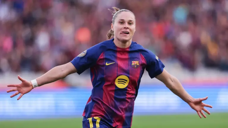 FC Barcelona umocniła swoją pozycję lidera w hiszpańskiej ekstraklasie. Chodzi o żeńską ekipę, w której prym wiodła ponownie Ewa Pajor – polska zawodniczka z talentem do zdobywania goli! Ewa Pajor strzela dwa gole w El Clasico! Wspaniały występ zawodniczki FC Barcelony – Futbol - INFBusiness