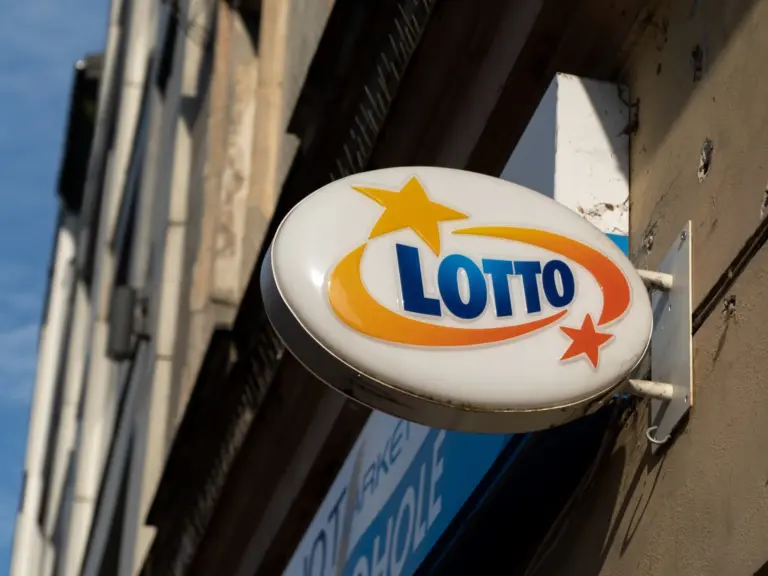 Kumulacja w Lotto została rozbita. W sobotnim losowaniu trafiły się dwie „szóstki”. Suma wygranych osiągnęła ponad 12 mln zł. Lotto: Dwóch nowych polskich krezusów! - INFBusiness