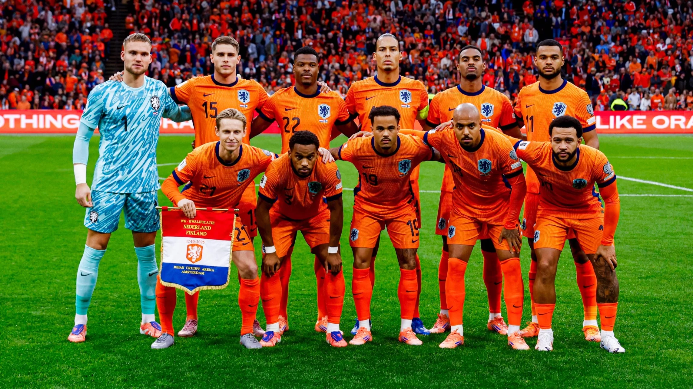 Denzel Dumfries (numer 22)