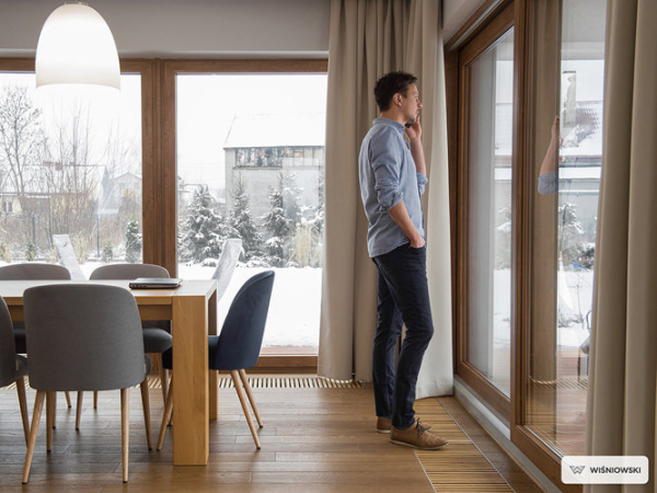 Schyłek jesieni to okres refleksji, jak również doskonały moment, aby zainicjować przygotowania do wznoszenia domu lub obszernej renowacji. Pomimo, że listopad nie ułatwia intensywnych robót na terenie budowy, specjaliści z sektora budowlanego zaznaczają, że to optymalny czas na fazę projektowania, zamawiania artykułów stolarskich i komponentów strukturalnych. Umożliwia to uniknięcie wiosennego zgiełku, zwyżkujących kosztów i trudności z dostępnością zespołów realizacyjnych. Budowa domu w listopadzie? Czas na przemyślane przygotowania. - INFBusiness