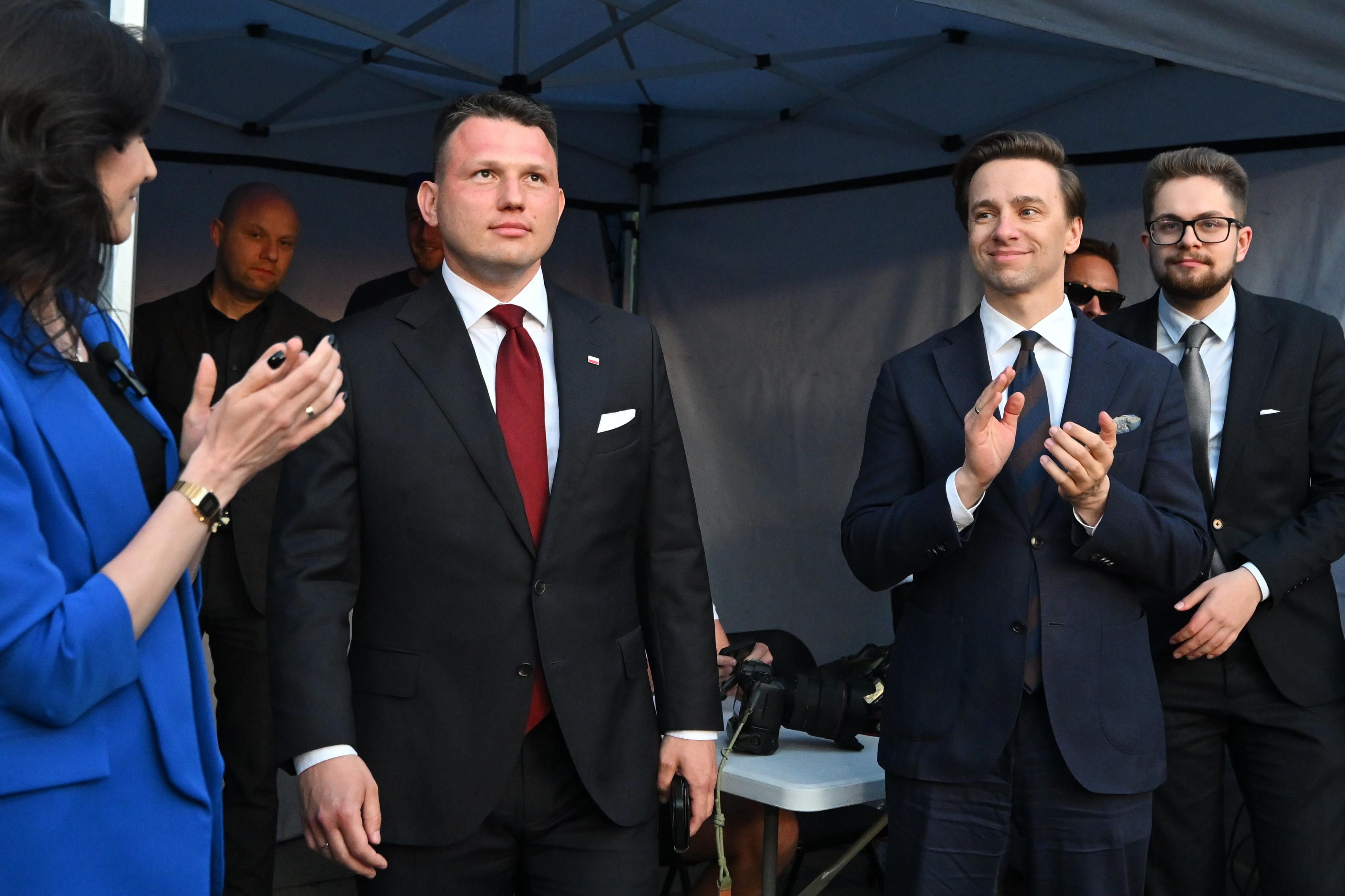 Czy PiS skłóci Konfederację? Szymański: Rozbawia mnie to. Dziwią się, że mamy odmienne zdania. - INFBusiness