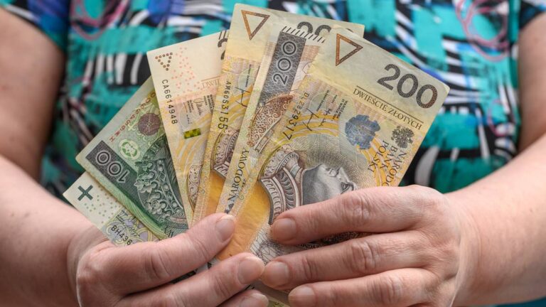 Tysiąc złotych extra do emerytury. Kto może dostać Mama 4 plus? - INFBusiness