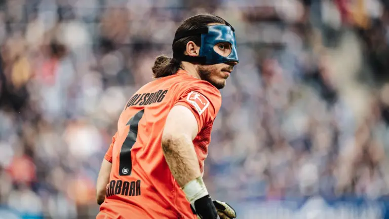 Kamil Grabara gwiazdą weekendu w Bundeslidze. Polski golkiper stanowił podwalinę triumfu VfL Wolfsburg nad Hamburgerem SV (1:0). Grabara gwiazdą Bundesligi. Urban wymieni bramkarza w kadrze? – Bundesliga - INFBusiness