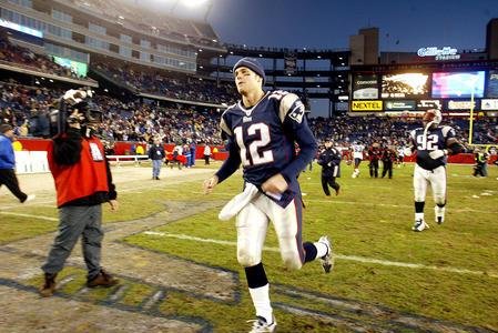 Były rozgrywający NFL Tom Brady powiedział we wtorek, że sklonował swojego psa, wykorzystując krew zwierzęcia, które zmarło w 2023 roku. Zdjęcie archiwalne: Steven E. Frischling/UPI Former NFL quarterback Tom Brady said Tuesday he cloned his dog using blood from a pet who died in2023. File Photo Steven E. Frischling/UPI