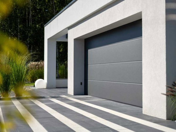 Przedsiębiorstwo WIŚNIOWSKI po raz kolejny demonstruje, że trwałość i innowacyjność jego artykułów harmonizują z troską o sprawy społeczne. W ramach poczynań w sferze odpowiedzialnego społecznie biznesu (CSR) producent wrót, okien, drzwi i ogrodzeń udzielił wsparcia Fundacji im. Doktora Piotra Janaszka PODAJ DALEJ, ofiarowując automatyczne, segmentowe wróta garażowe do Osady Janaszkowo – miejsca, w którym osoby z dysfunkcjami nabywają umiejętności samodzielności i odzyskują niezawiśość. Good gates spread goodness – WIŚNIOWSKI backs Janaszkowo Settlement - INFBusiness