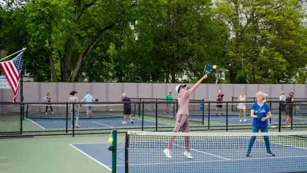 Wideo: Najważniejsze wiadomości Fox News z 19 listopada Carmel w Kalifornii zakazuje gry w pickleball w parku publicznym z powodu skarg na hałas - INFBusiness