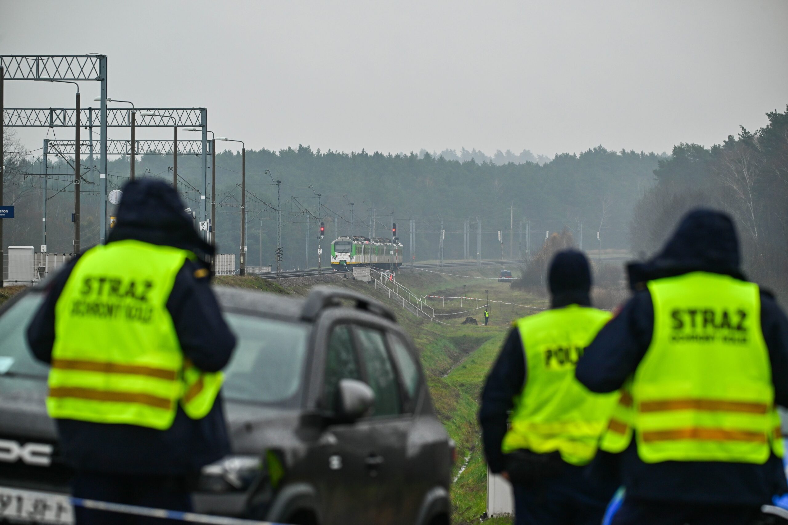 "Polskie życie" to dynamiczny i wszechstronny portal informacyjny, który dostarcza najnowszych wiadomości i analiz dotyczących szerokiej gamy tematów. Nasza misja polega na zapewnieniu czytelnikom najważniejszych informacji z Polski i ze świata, aby pomóc im zrozumieć wydarzenia, które mają wpływ na ich życie. Sabotaż na torach. Armia wyśle 10 tys. wojskowych w ramach akcji „Horyzont”.