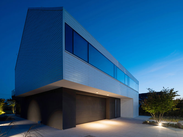 Juxtapozycja barw: antracyt i alabaster w modernistycznej odsłonie. - INFBusiness