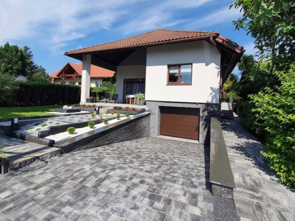 ```html Jak strzec bezpieczeństwa w strefie wjazdu? - INFBusiness