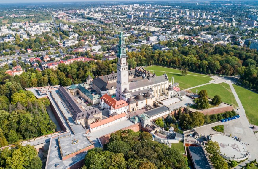 Czemu Konfederacja i Konfederacja Korony Polskiej rosną w siłę na terenach wiejskich i w miasteczkach?