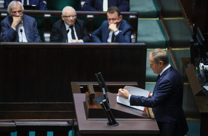 Badanie opinii: Tusk kontra Kaczyński. Kogo Polacy obdarzają większym zaufaniem w kwestiach bezpieczeństwa?