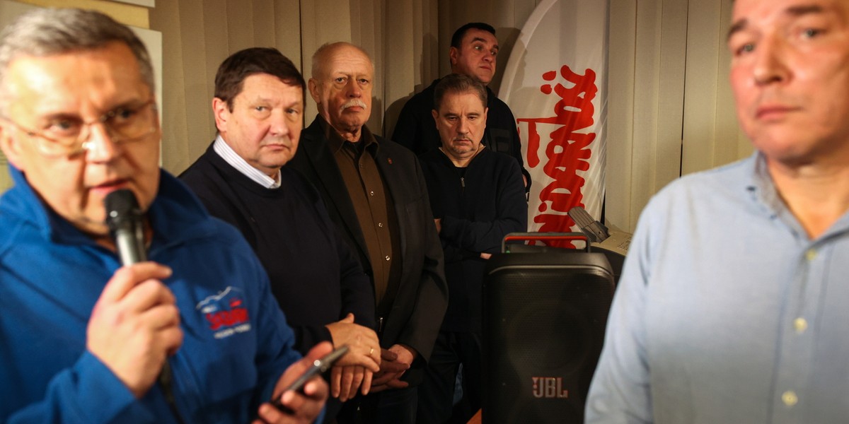 Związkowcy wspierający górników w Czechowicach-Dziedzicach