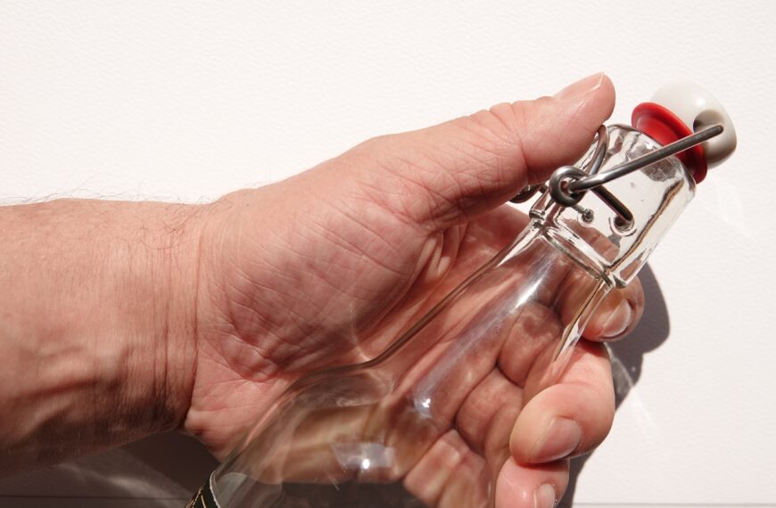 Państwo w państwie. Sąd skazał klienta uderzonego butelką przez ekspedienta