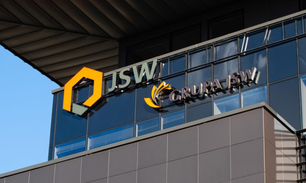 Katowicki wieżowiec JSW wystawiony na sprzedaż. Cena i szczegóły ujawnione.