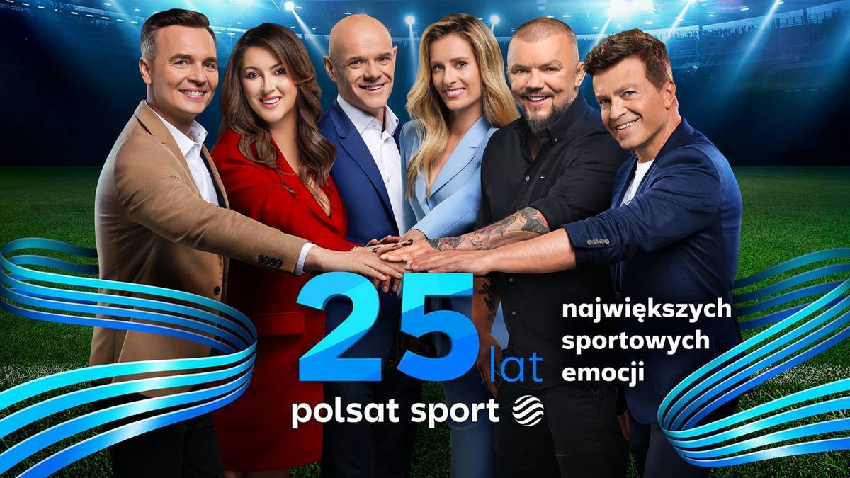 Grupa dziennikarzy i prezenter&oacute;w Polsat Sport świętuje 25-lecie stacji.