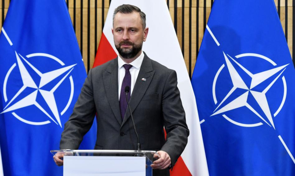 „Nie jesteście osamotnieni.” Świąteczne pozdrowienia od ministra obrony dla 20 tys. żołnierzy pełniących służbę w Wigilię.