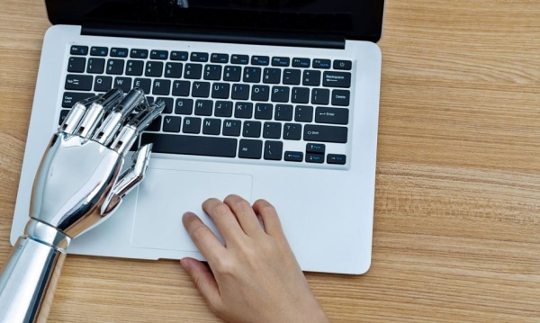 Rewolucja w publikacjach. Młodzi badacze masowo sięgają po AI przy recenzjach