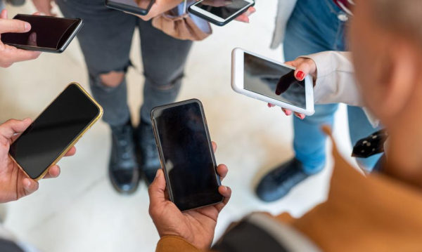 Telefon króluje w świecie finansów. Użytkownicy odchodzą od komputerów.