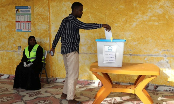 Somalia wznowi wybory po 5 dekadach. Mogadisz otoczony przez dżihadystów.