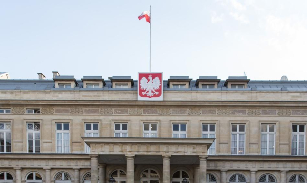 Minister reaguje na działania CBA. Ambasador we Francji z „podrobionym świadectwem”.