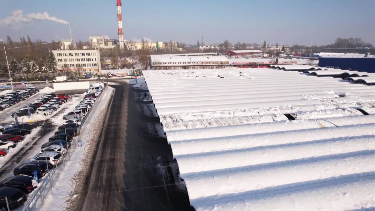 Tragiczny wypadek podczas odśnieżania dachu parkingu w Lublinie