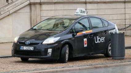 Dzień Babci i Dzień Dziadka. Uber sprawdził, jak jeżdżą seniorzy