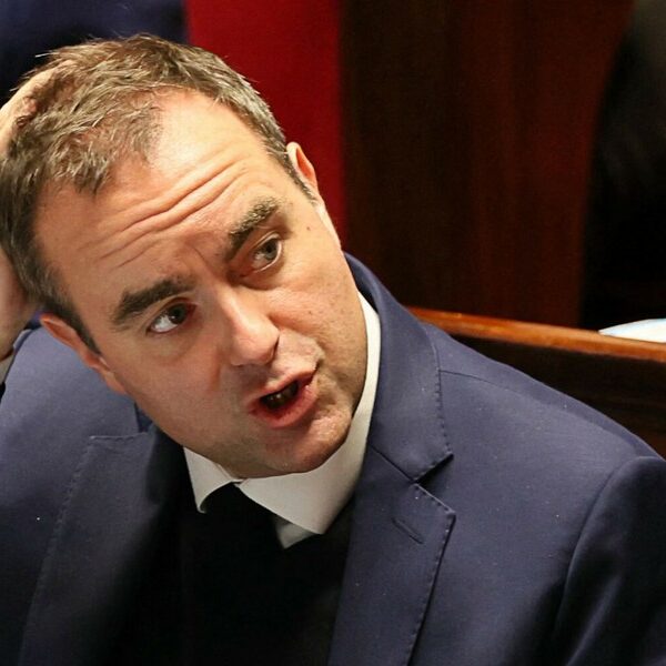 Francuski premier ledwo uniknął odwołania. Utrzymał się przy&hellip;