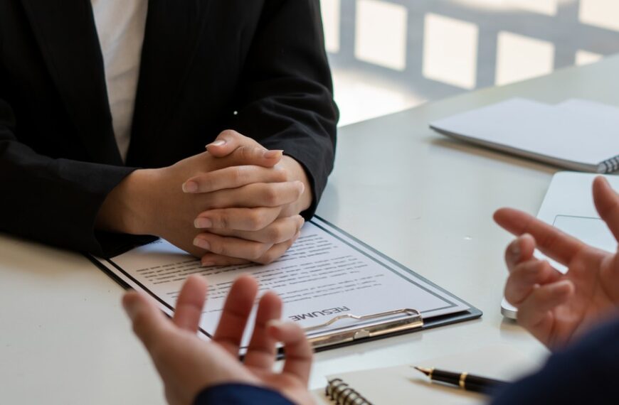 Masywne zwolnienia w 2025: Najgorszy rok od dawna.