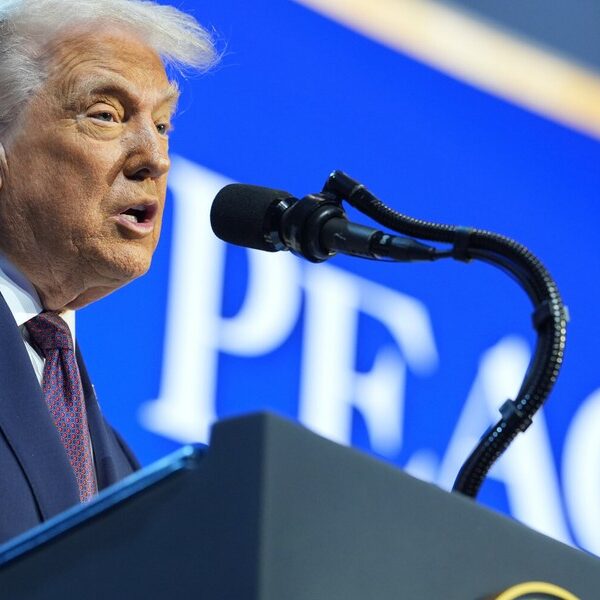 Polskie życie 30 Donald Trump zapowiada „potężną ripostę” Europie w sprawie…