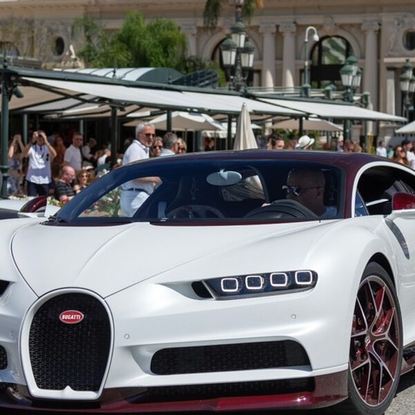 Porsche, Bugatti i bogacze z Egiptu. Nadchodzi spory deal